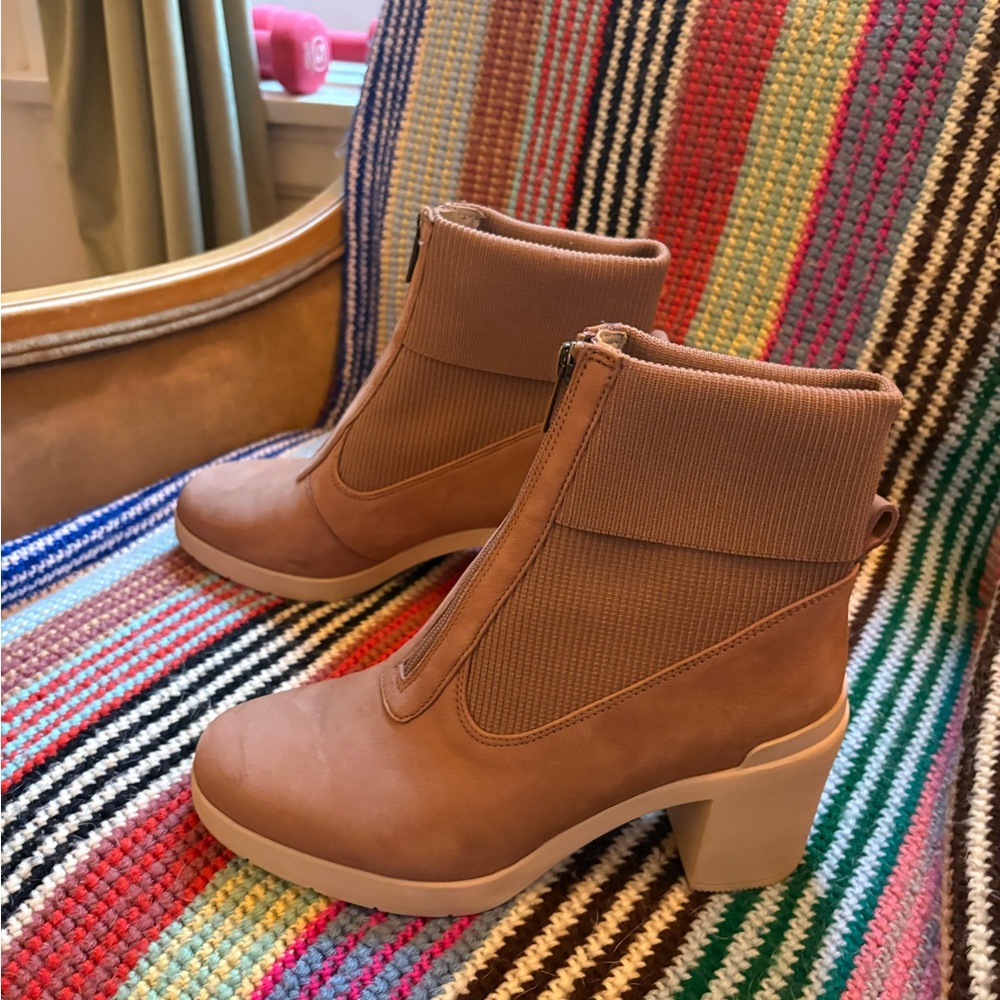 Chic Tan Heeled Boots for Women